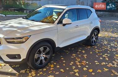 Внедорожник / Кроссовер Volvo XC40 2018 в 