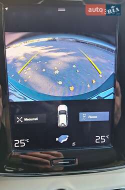 Внедорожник / Кроссовер Volvo XC40 2018 в 