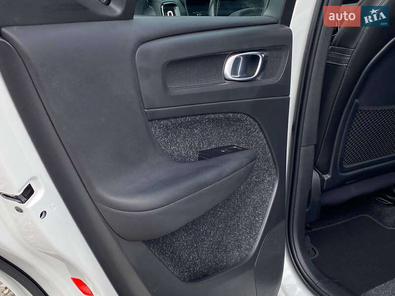 Внедорожник / Кроссовер Volvo XC40 2021 в Самборе