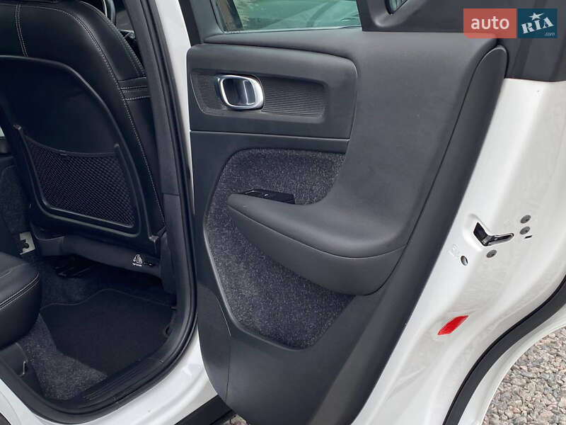 Внедорожник / Кроссовер Volvo XC40 2021 в Самборе