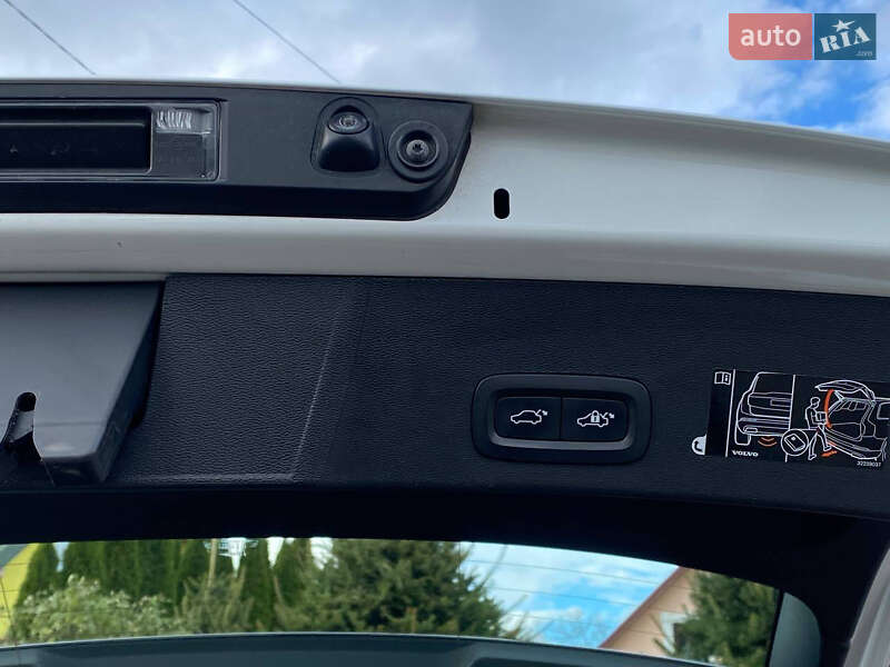 Внедорожник / Кроссовер Volvo XC40 2021 в Самборе