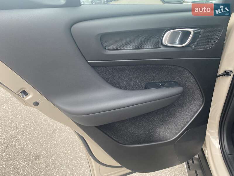 Позашляховик / Кросовер Volvo XC40 2024 в Києві фото 18 Позашляховик / Кросовер Volvo XC40 2024 в Києві
