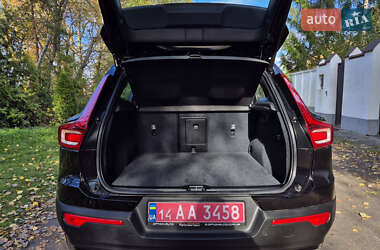 Внедорожник / Кроссовер Volvo XC40 2021 в 