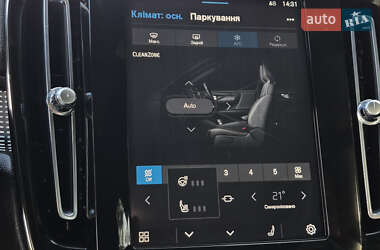 Внедорожник / Кроссовер Volvo XC40 2021 в 