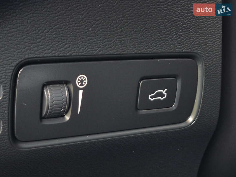 Позашляховик / Кросовер Volvo XC40 2021 в Львові