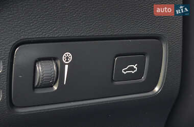 Внедорожник / Кроссовер Volvo XC40 2021 в 