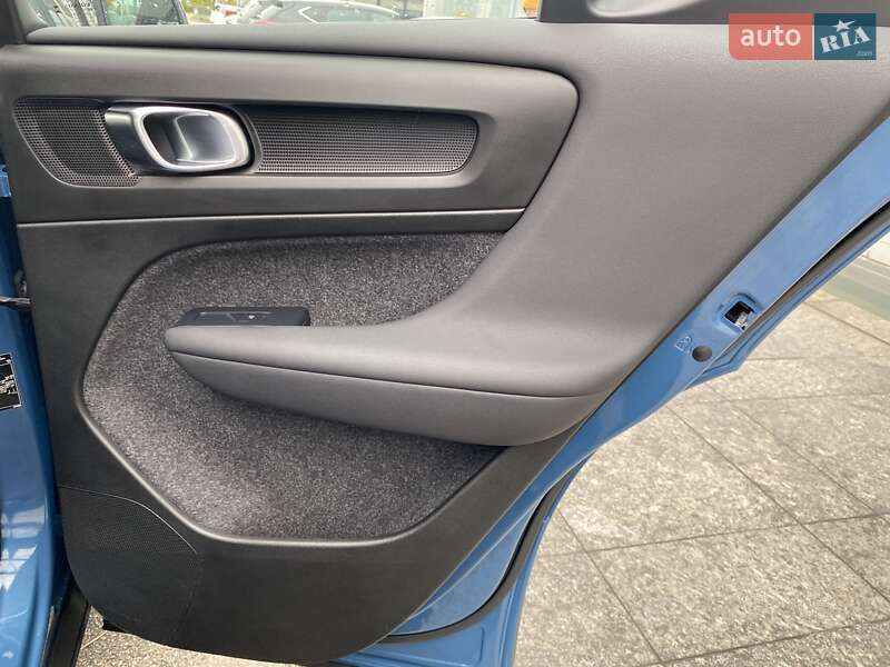 Внедорожник / Кроссовер Volvo XC40 2023 в Киеве фото 13 Внедорожник / Кроссовер Volvo XC40 2023 в Киеве