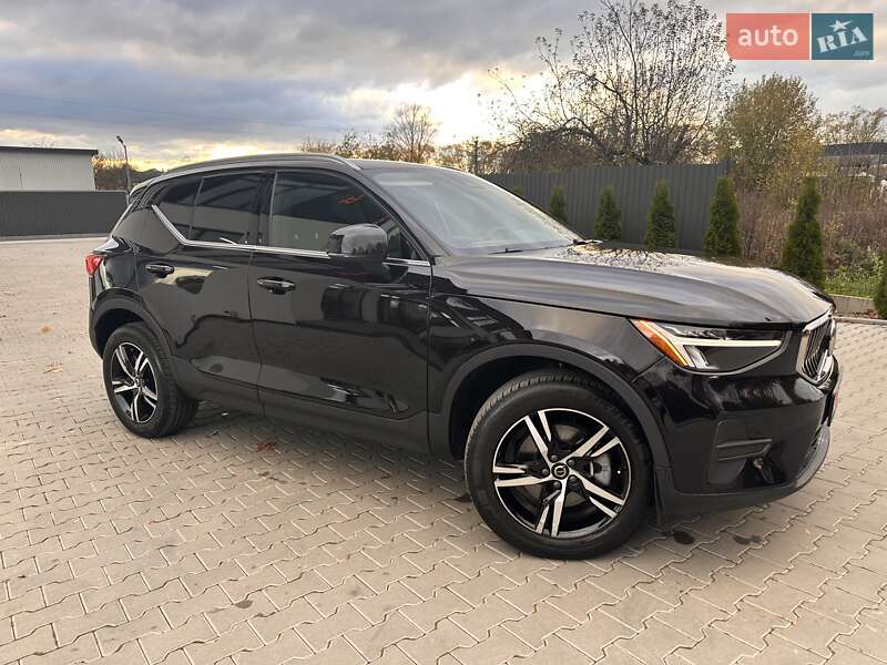 Внедорожник / Кроссовер Volvo XC40 2023 в Самборе