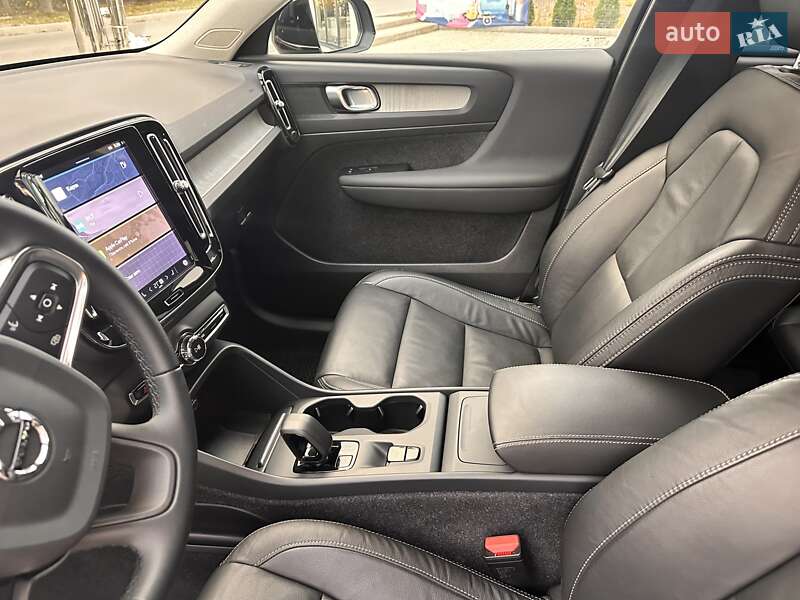 Внедорожник / Кроссовер Volvo XC40 2023 в Самборе