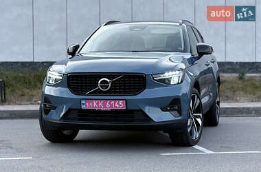 Внедорожник / Кроссовер Volvo XC40 2024 в Киеве