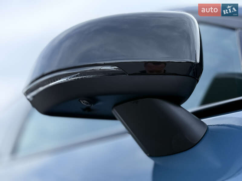 Внедорожник / Кроссовер Volvo XC40 2024 в Киеве