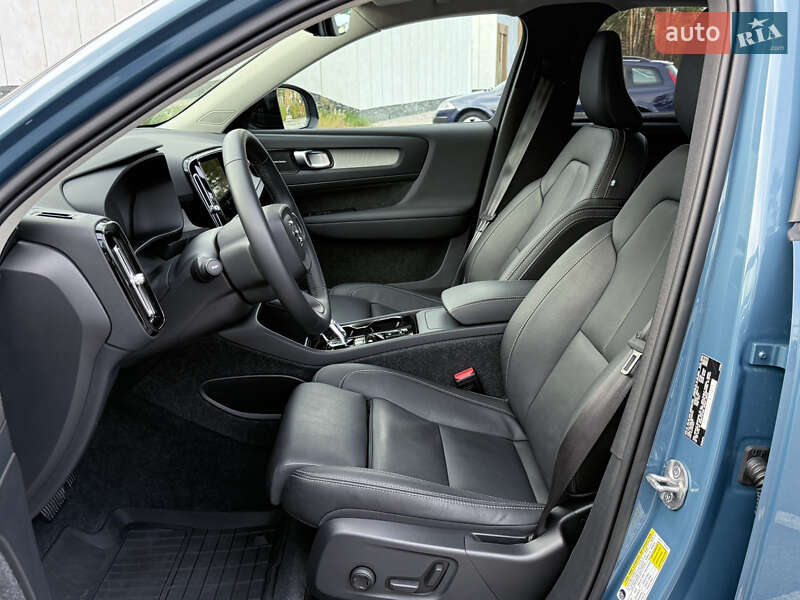 Внедорожник / Кроссовер Volvo XC40 2024 в Киеве