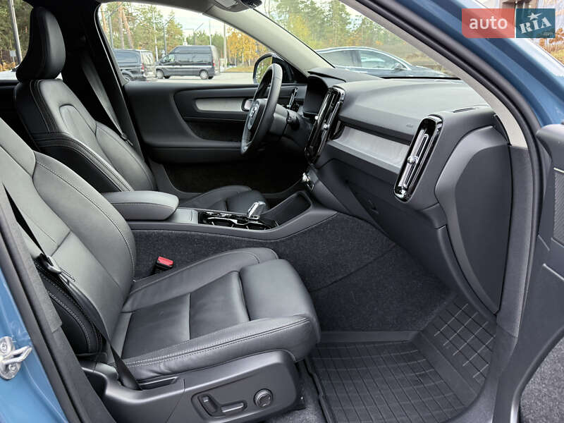 Внедорожник / Кроссовер Volvo XC40 2024 в Киеве