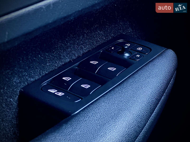 Позашляховик / Кросовер Volvo XC40 2020 в Києві фото 30 Позашляховик / Кросовер Volvo XC40 2020 в Києві