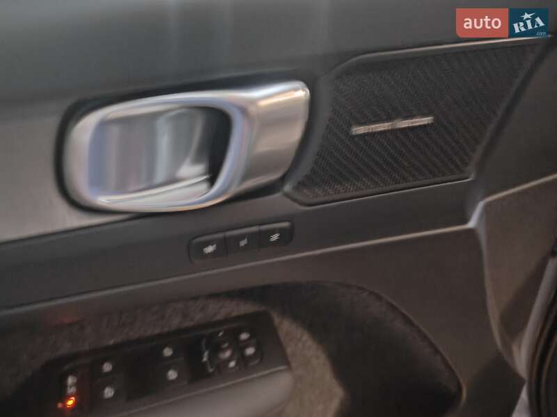 Позашляховик / Кросовер Volvo XC40 2025 в Києві