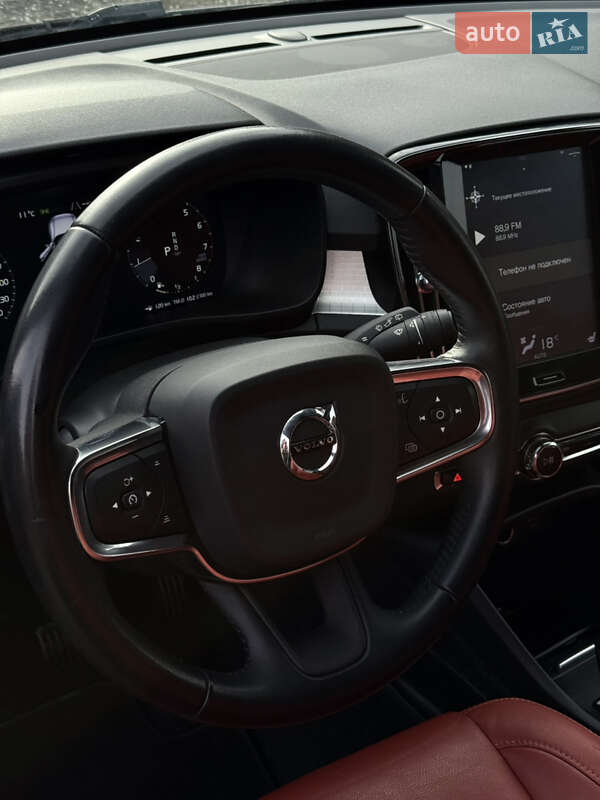 Внедорожник / Кроссовер Volvo XC40 2018 в Новояворовске