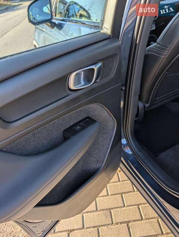 Внедорожник / Кроссовер Volvo XC40 2021 в Ровно