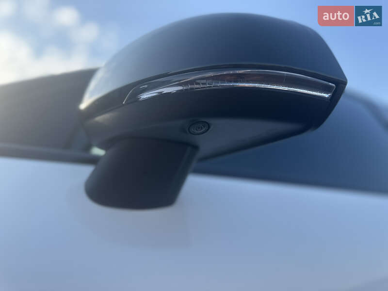 Внедорожник / Кроссовер Volvo XC40 2019 в Ровно