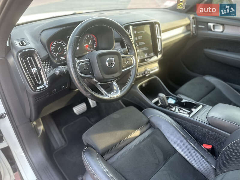 Внедорожник / Кроссовер Volvo XC40 2019 в Ровно