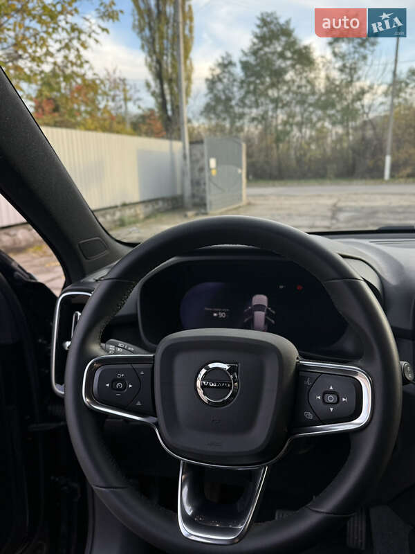 Внедорожник / Кроссовер Volvo XC40 2023 в Знаменке