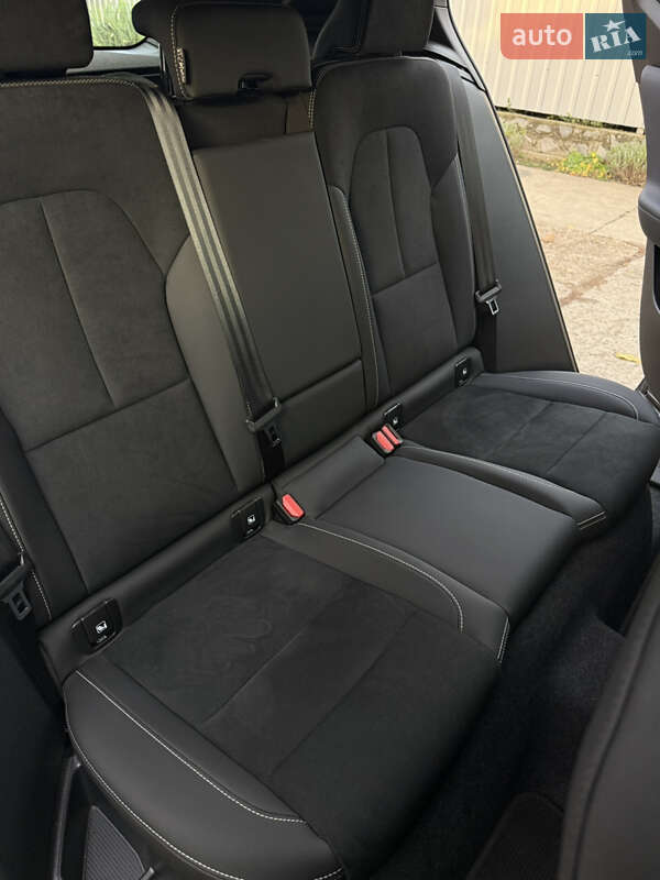 Внедорожник / Кроссовер Volvo XC40 2023 в Знаменке