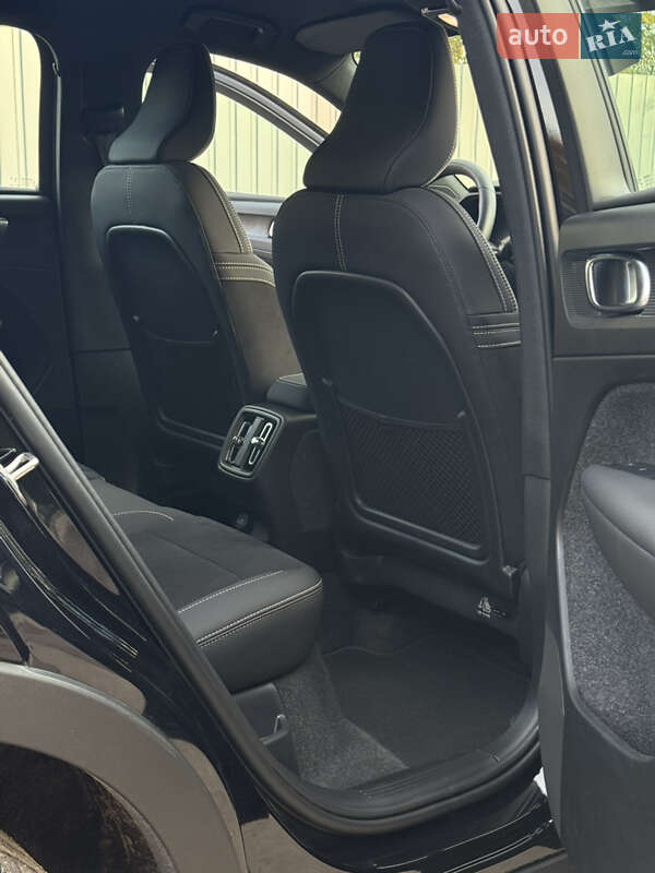 Внедорожник / Кроссовер Volvo XC40 2023 в Знаменке