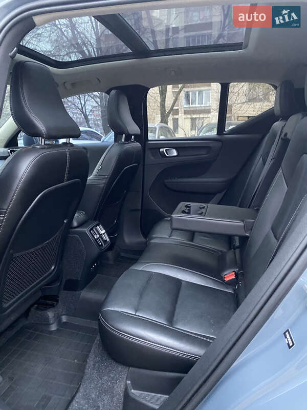 Внедорожник / Кроссовер Volvo XC40 2020 в Киеве