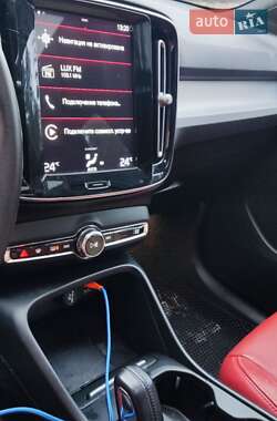 Позашляховик / Кросовер Volvo XC40 2019 в Києві