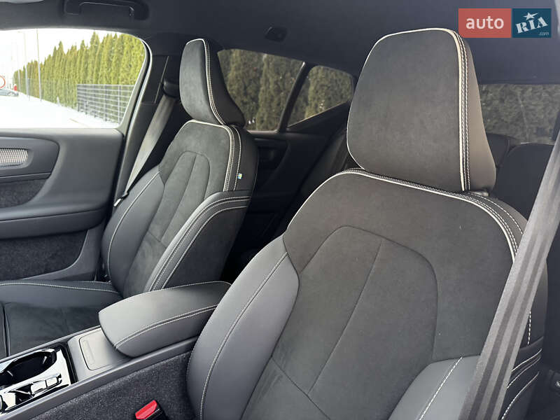 Внедорожник / Кроссовер Volvo XC40 2022 в Киеве фото 45 Внедорожник / Кроссовер Volvo XC40 2022 в Киеве