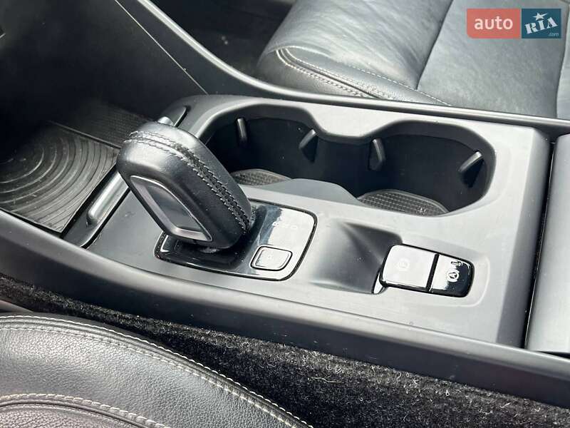 Внедорожник / Кроссовер Volvo XC40 2019 в Луцке