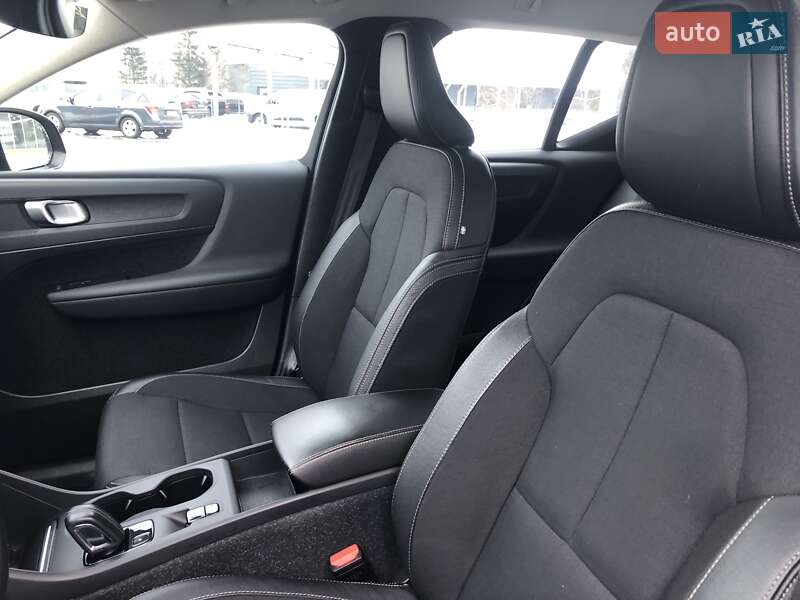Внедорожник / Кроссовер Volvo XC40 2020 в Ровно