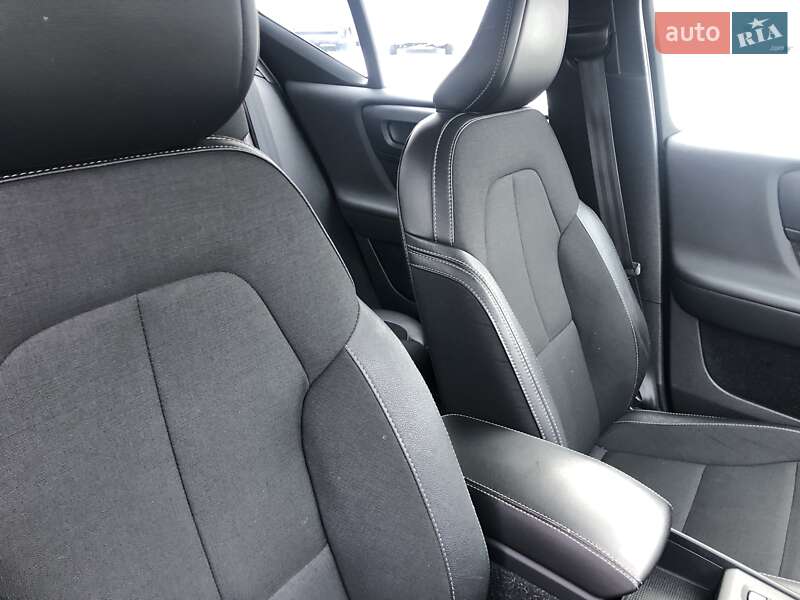 Внедорожник / Кроссовер Volvo XC40 2020 в Ровно