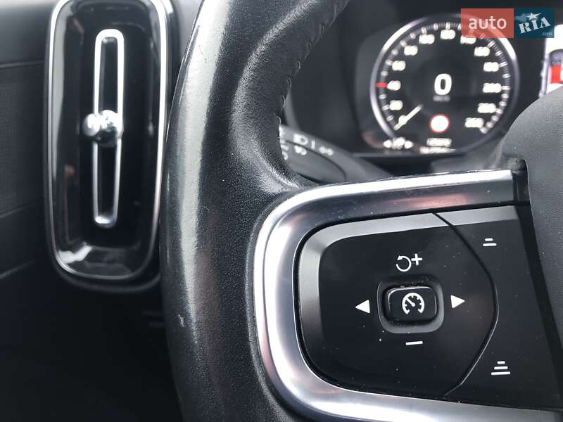 Внедорожник / Кроссовер Volvo XC40 2020 в Ровно