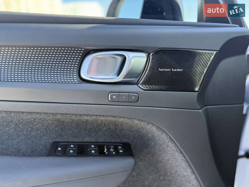 Позашляховик / Кросовер Volvo XC40 2021 в Бучі