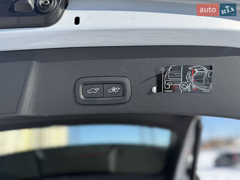 Позашляховик / Кросовер Volvo XC40 2021 в Бучі