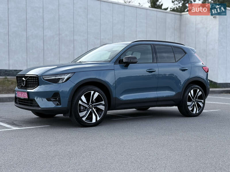 Внедорожник / Кроссовер Volvo XC40 2024 в Киеве