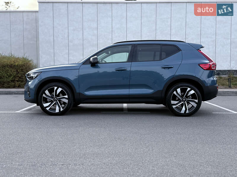 Внедорожник / Кроссовер Volvo XC40 2024 в Киеве