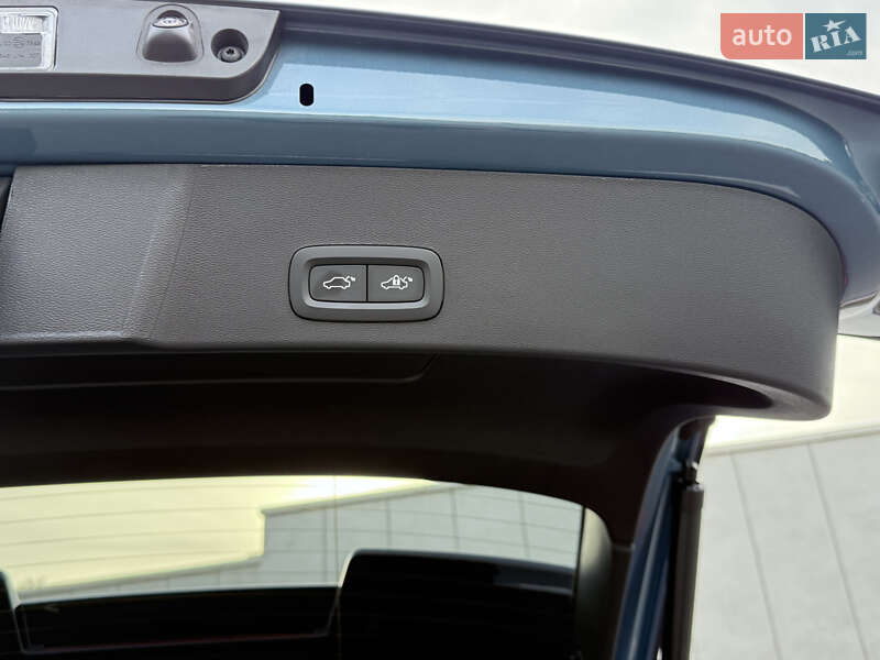 Внедорожник / Кроссовер Volvo XC40 2024 в Киеве