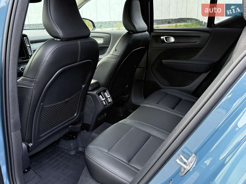 Внедорожник / Кроссовер Volvo XC40 2024 в Киеве