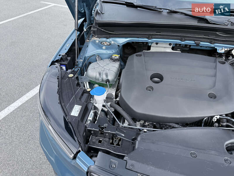 Внедорожник / Кроссовер Volvo XC40 2024 в Киеве