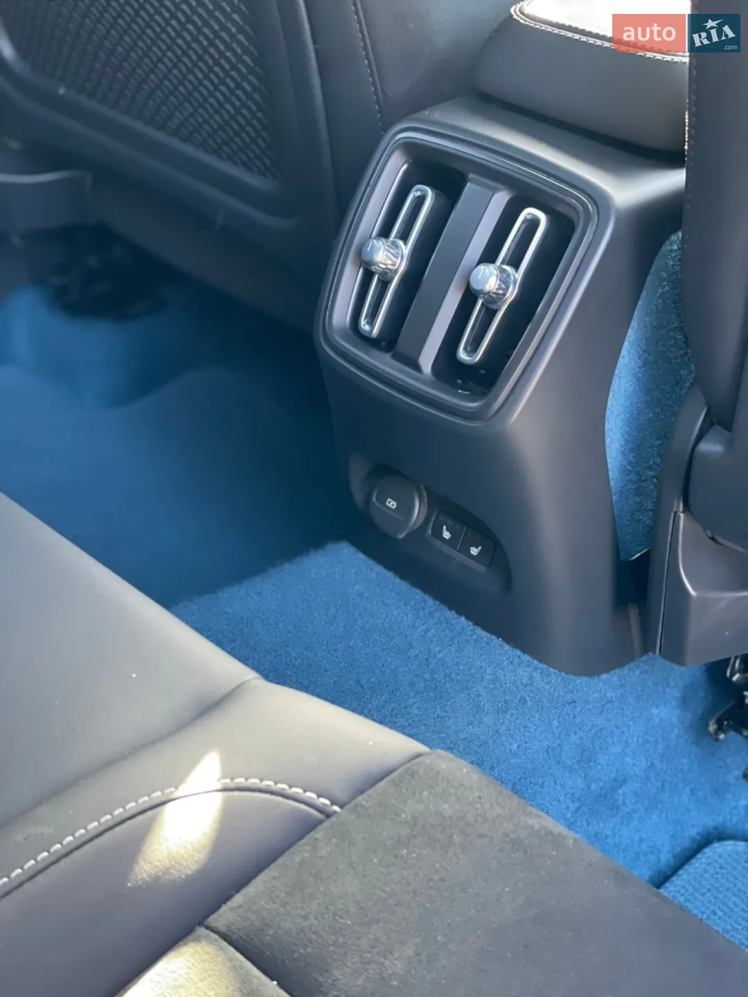 2022 Volvo XC40 - мініатюра 12