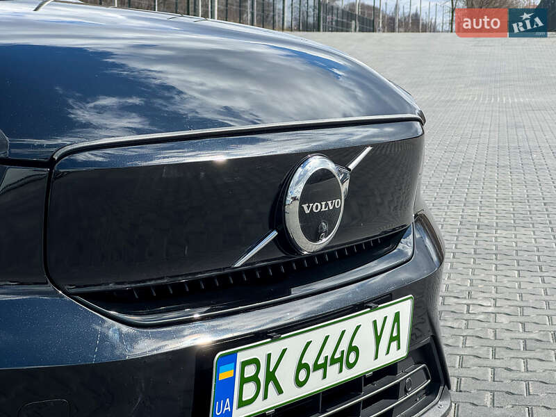 Внедорожник / Кроссовер Volvo XC40 2023 в Ровно