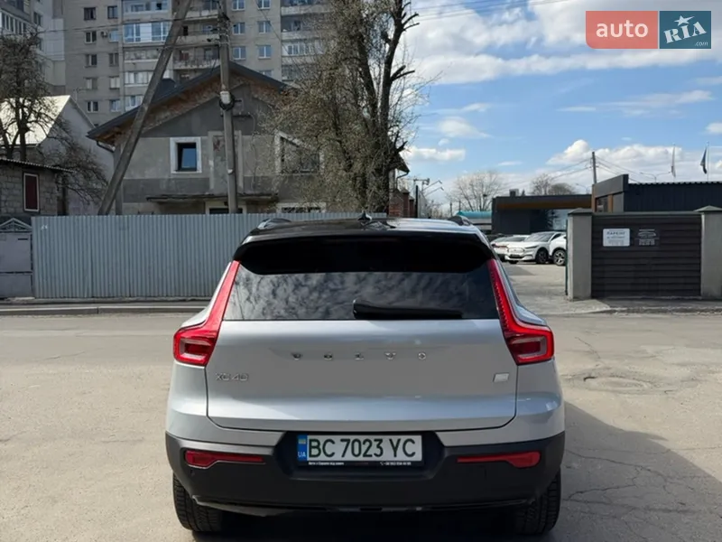 Volvo XC40 2020 VIN YV1XZEDVEM2470819 фото оголошення 9 з 39