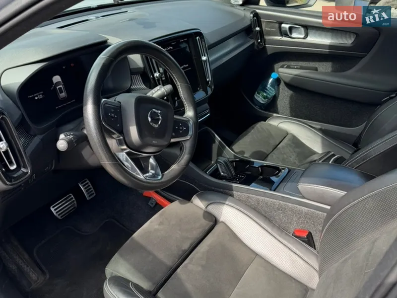 Volvo XC40 2020 VIN YV1XZEDVEM2470819 фото оголошення 10 з 39