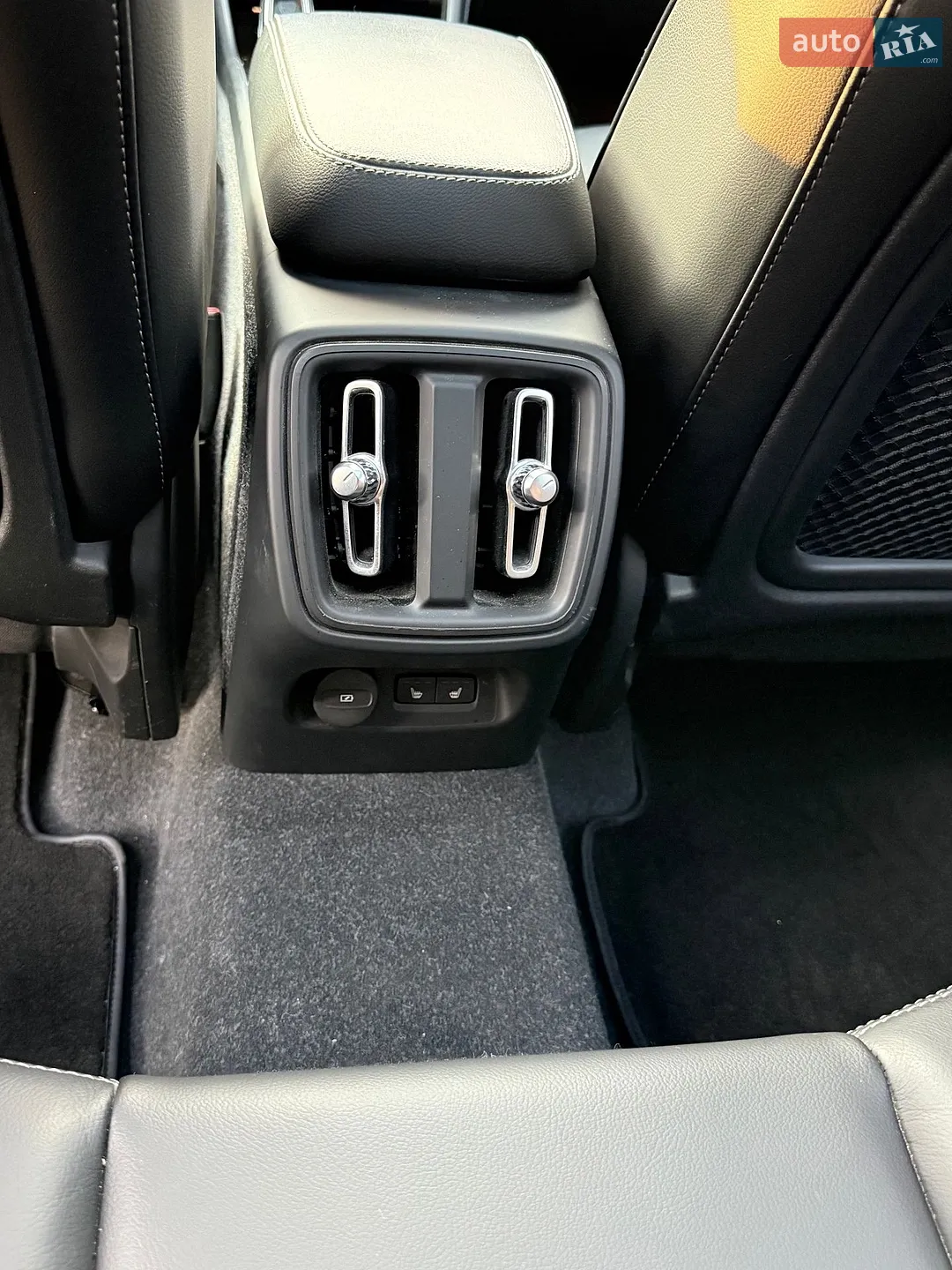 2023 Volvo XC40 - мініатюра 17