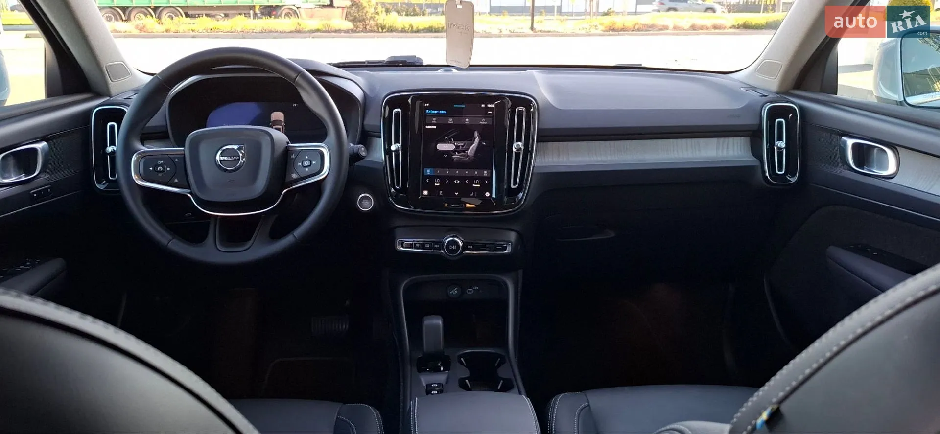 2025 Volvo XC40 - мініатюра 29
