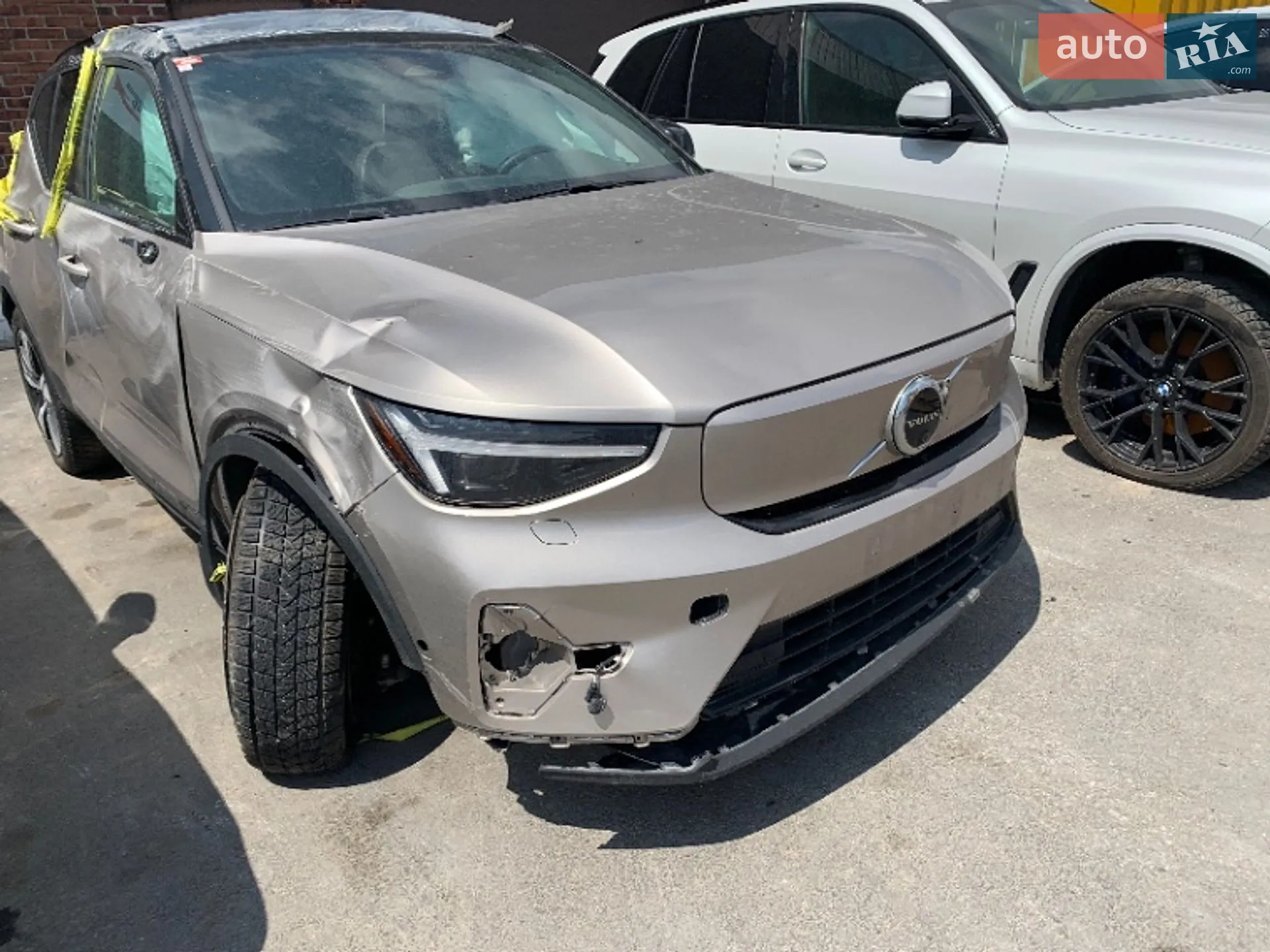 2023 Volvo XC40 - фото 1