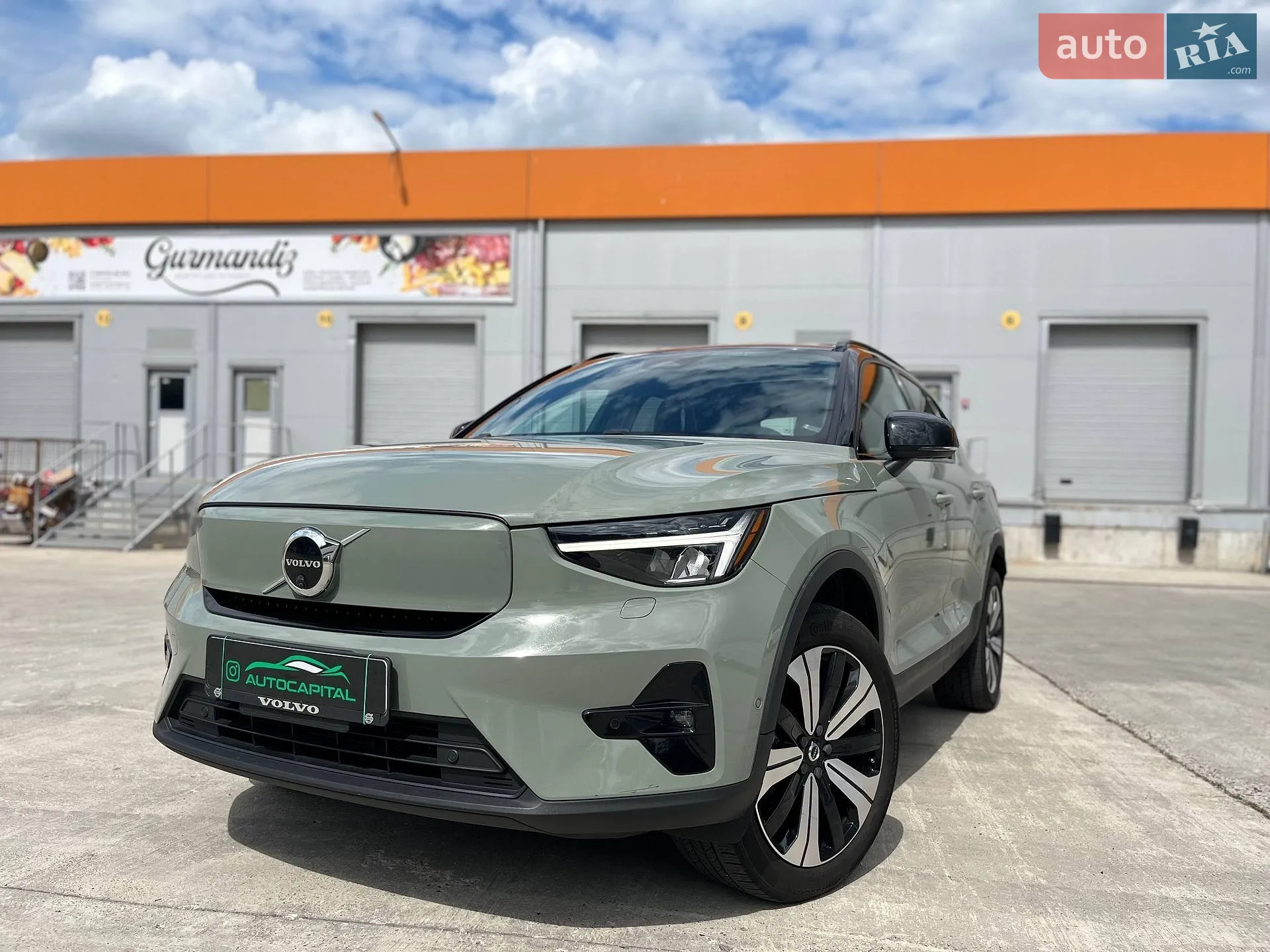 2022 Volvo XC40 - фото 1
