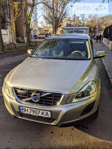 Позашляховик / Кросовер Volvo XC60 2011 в 