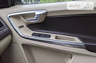 Позашляховик / Кросовер Volvo XC60 2011 в 